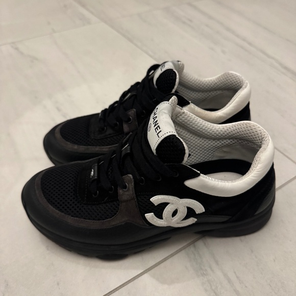 Chanel Shoes - Picture 1 of 8